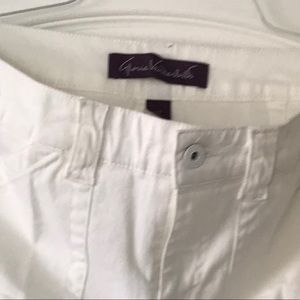 Women’s short pants white color Size 6P